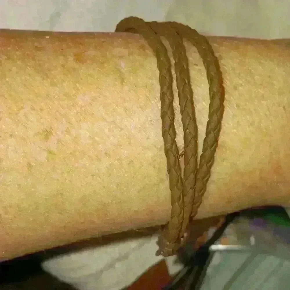 Handmade Leather Unisex Bracelet - Picture 2 of 4